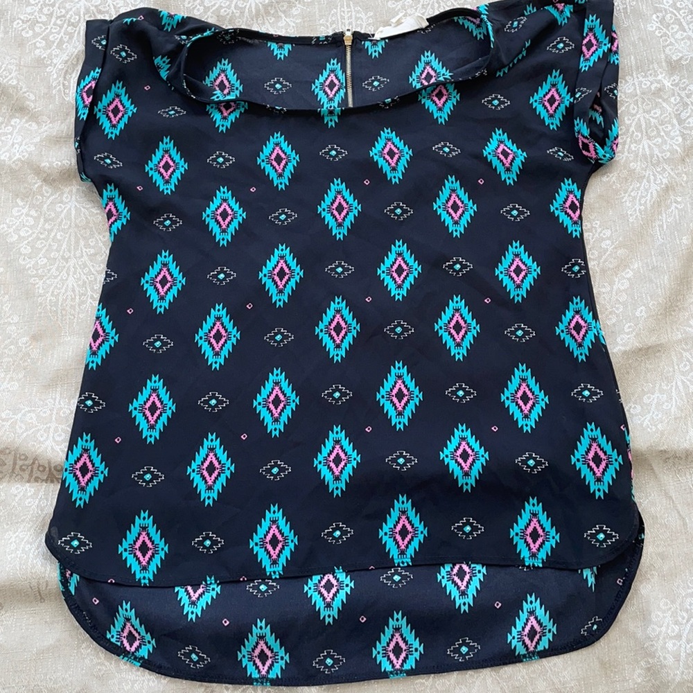 Short sleeve top